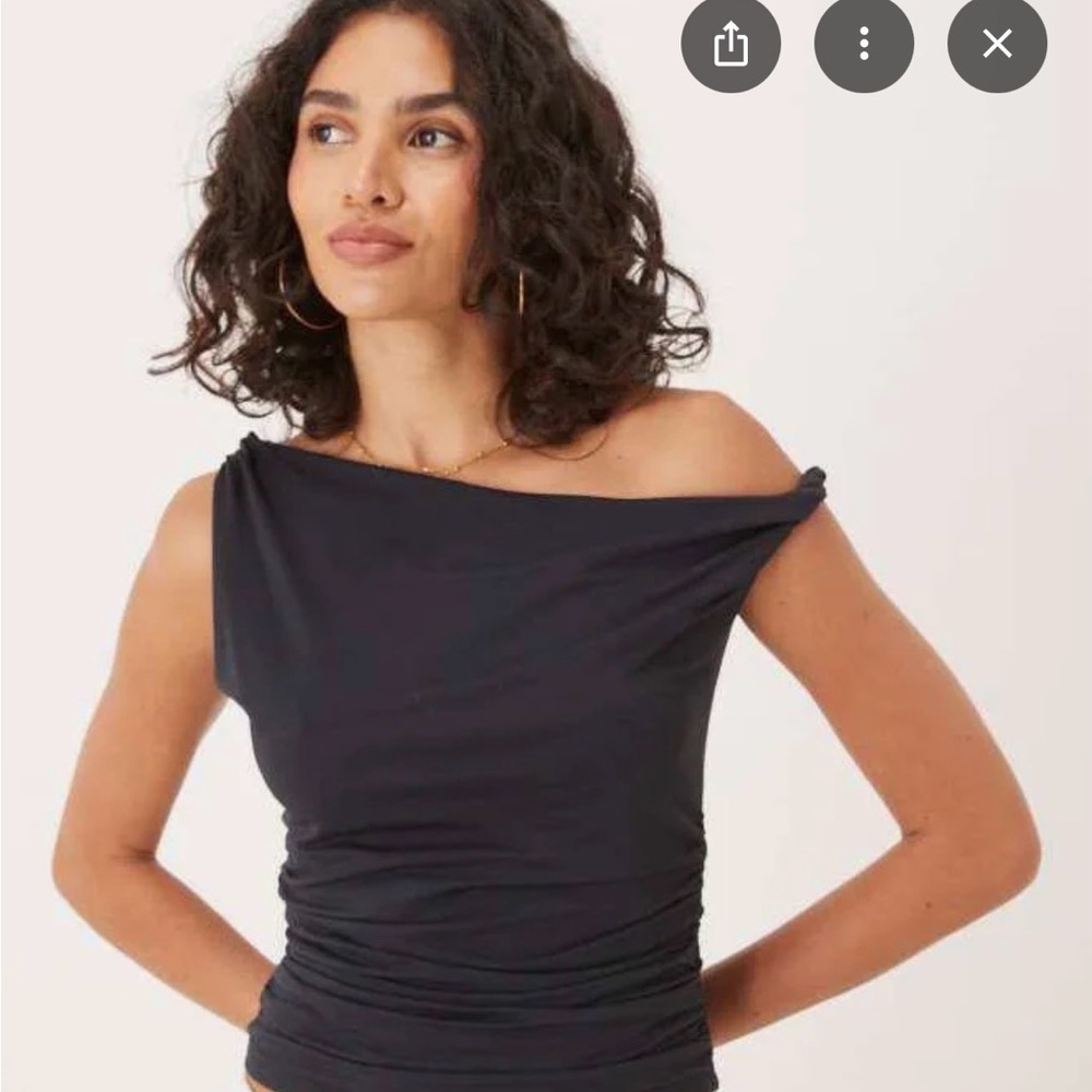 Abercrombie & Fitch Women's asymmetric twist shoulder top